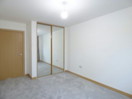 Flat to rent on - Photo 3