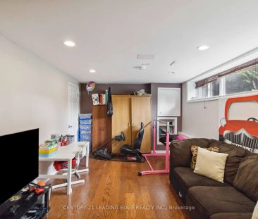 Detached Home For Lease | W9239445 - Photo 3