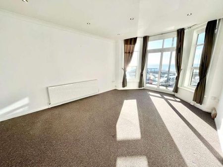 Mount Liell Court East, The Leas, Westcliff-on-sea, Essex, SS0 - Photo 2