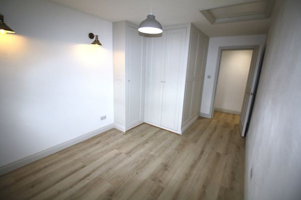 2 Bed Flat, Coningham Mews, W12 - Photo 1