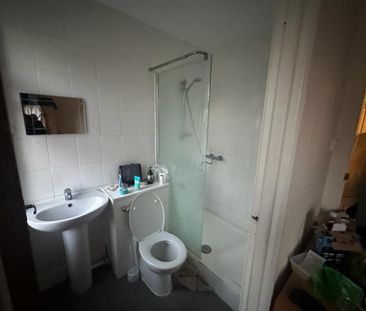 5 bedroom semi-detached house to rent - Photo 4