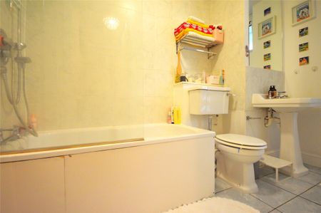 Winterfold Close, London, SW19 - Photo 3