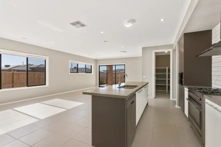 “Style, Spacious in Desired Location!” - Photo 4