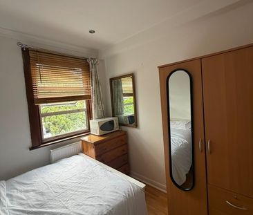 Studio Flat, Birkbeck Avenue, W3 - Photo 1