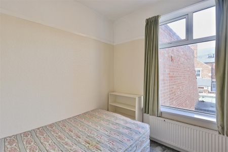 3 bedroom Student Flat to rent in Valley View, Jesmond, Newcastle Upon Tyne - Photo 5