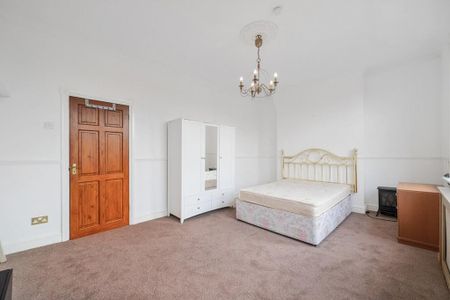 5 bedroom terraced house to rent - Photo 4