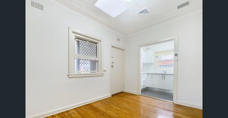 Full Brick Bungalow in the Heart of West Ryde - Photo 2