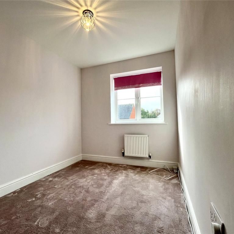 4 bedroom semi-detached house to rent - Photo 1