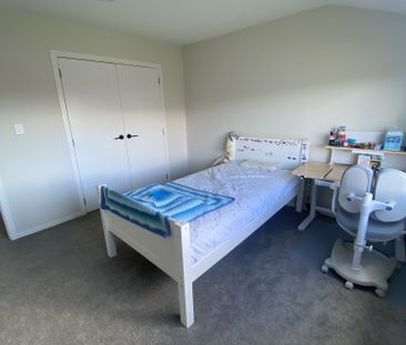 Great Location, 4 bedroom - Photo 2