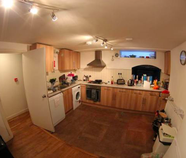 1 bedroom in a house share to rent - Photo 4