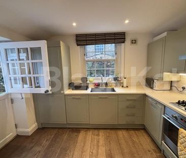 Stylish & contemporary maisonette flooded with natural light - Photo 5