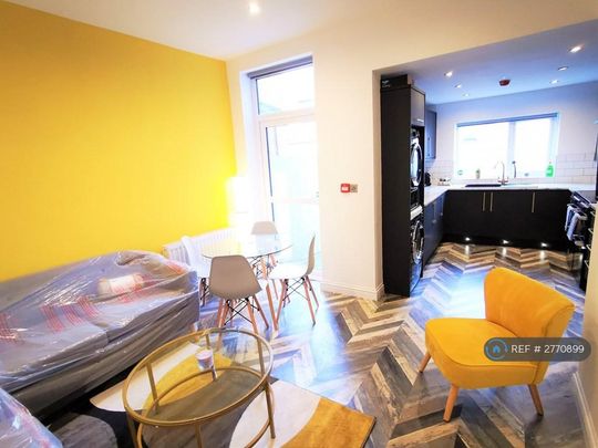 6 bedroom terraced house to rent - Photo 1