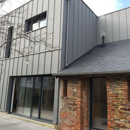 A LOUER: BRUZ CENTRE, proximité directe des commerces et services, grande longère de standing, ... - Photo 4