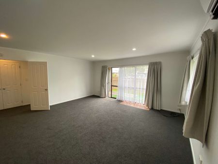 Beautifully Presented 2-Bedroom Unit in Prime Location! - Photo 4