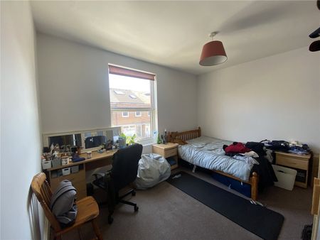 4 bedroom house to rent Bath Road, PO4 - Photo 3