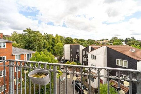 Curtis Field Road, London, SW16 - Photo 2