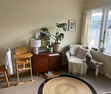 Sunny & Peaceful 3-Bedroom Townhouse - Photo 2