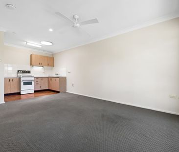 Spacious 1 Bedroom Villa, Over 55's Complex - Photo 3