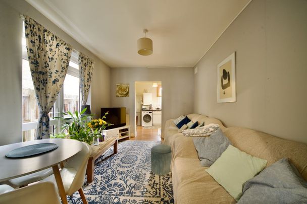 2 Bed Flat, Newport Road, E10 - Photo 1