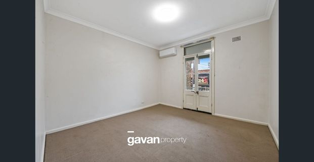 Three bedroom terrace in vibrant location - Photo 1