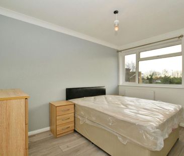 Chichester Way, Feltham, TW14 0DF - Photo 5