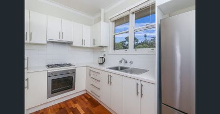 STUNNING APARTMENT IN A QUIET LOCATION - Photo 4