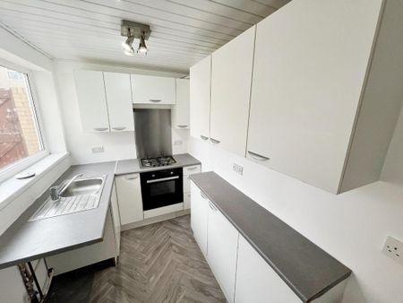 2 bedroom terraced house to rent - Photo 3