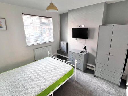 1 bedroom in a house share to rent - Photo 3