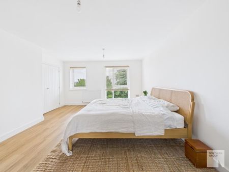 4 bedroom semi-detached house to rent - Photo 2