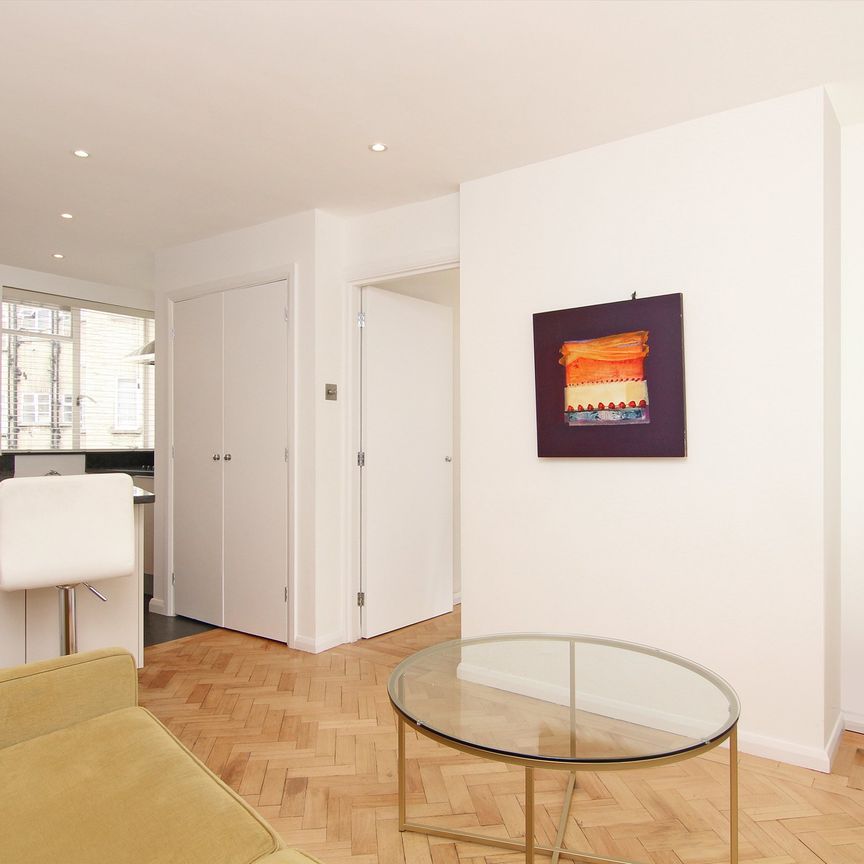 Kensington Church Street, Kensington, W8, London - Photo 1