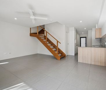 MODERN TOWNHOUSE CLOSE TO THE BEACH - Photo 2