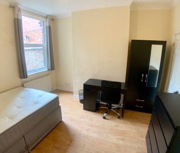 4 bedroom terraced house to rent - Photo 4