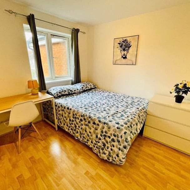 Room in a Shared Flat, Credon Road, E13 - Photo 1