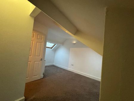 4 bedroom end of terrace house to rent - Photo 3