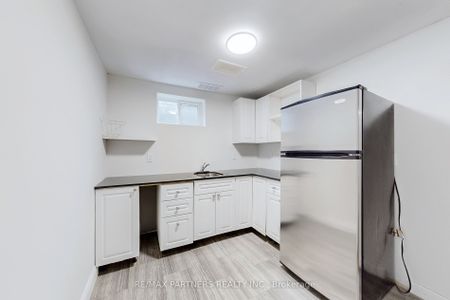 For Lease - 6 Geoffrey Crescent, Whitchurch-Stouffville, Ontario - Photo 4