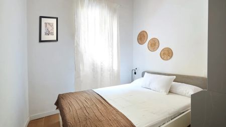 2-bedroom apartment for rent in el Raval - Photo 2