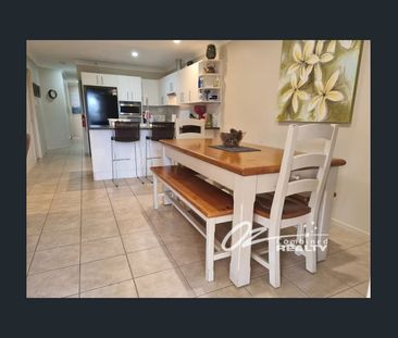 Spacious Villa Overlooking the Golf Course – Modern Living with Ene... - Photo 3