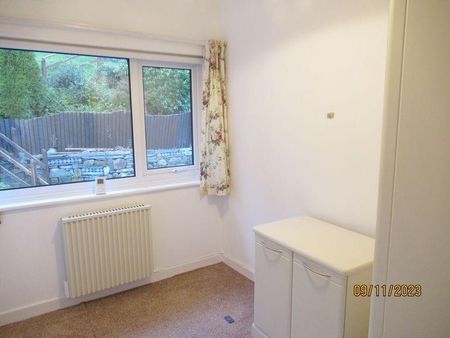 3 bedroom semi-detached house to rent - Photo 5