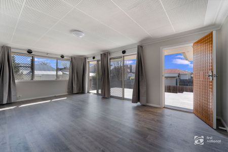 Spacious 3 Bedroom Renovated Unit - Photo 4