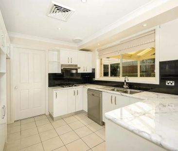 Bright & Airy Family Home! - Photo 3