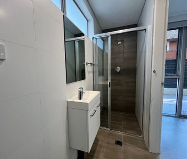 Modern 2 Bedroom Apartment - Photo 5