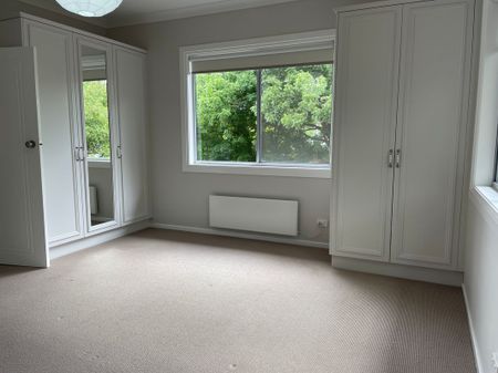 Fully renovated central Armidale - Photo 3