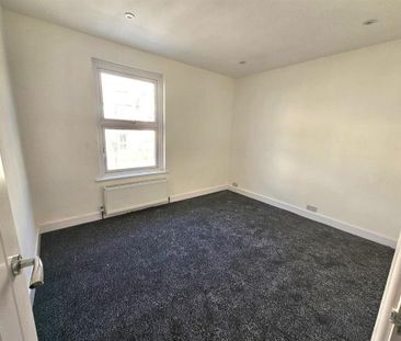 3 bedroom end of terrace house to rent - Photo 1