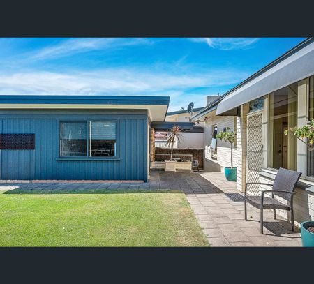 40 Oleander St W, South Brighton, SA 5048 - Photo 2