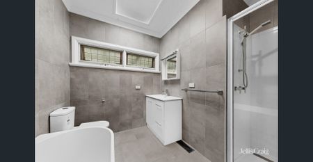 Ideal Family Home in a Blue-Ribbon Avondale Heights Pocket - Photo 5