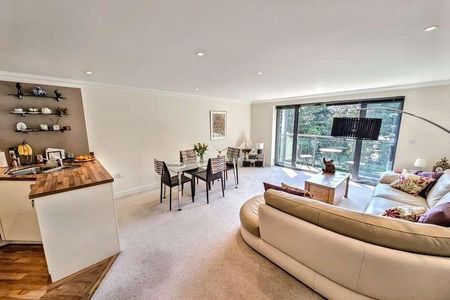 Bournemouth, BH1 - Photo 2