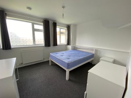 4 bedroom house to rent - Photo 2