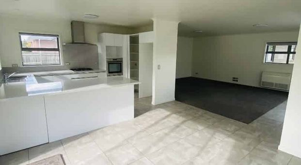 Spacious 3-Bedroom Apartment for Rent in Masterton - Photo 1