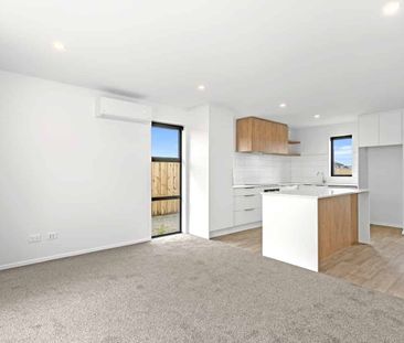 Stunning Three Bedroom - Photo 1