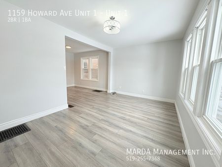 NEWLY RENOVATED 2 BED/1 BATH UNIT+HYDRO & GAS - Photo 4